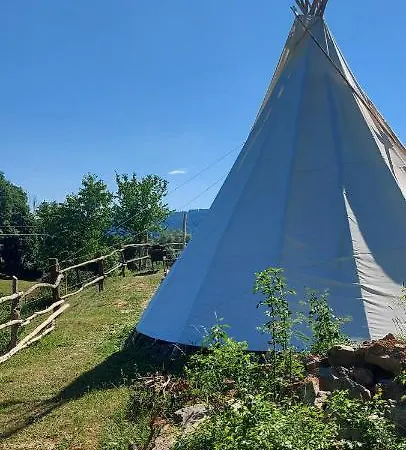 Teepee Nad Farmou Siesta